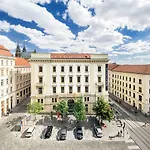 Grand Palace - Small Luxury Of The World 5*
