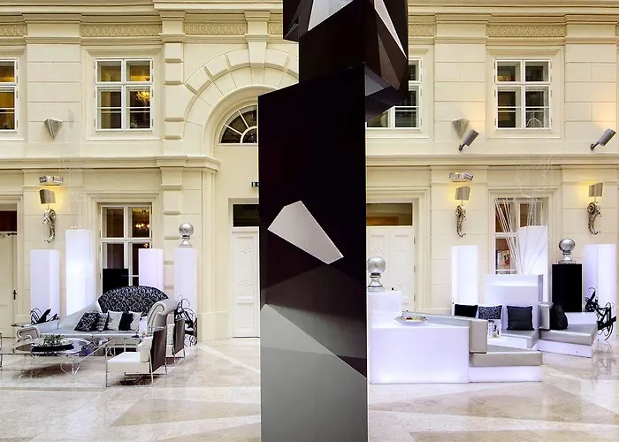 Grand Palace - Small Luxury Of The World Szálloda