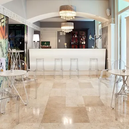 Grand Palace - Small Luxury Of The World מלון