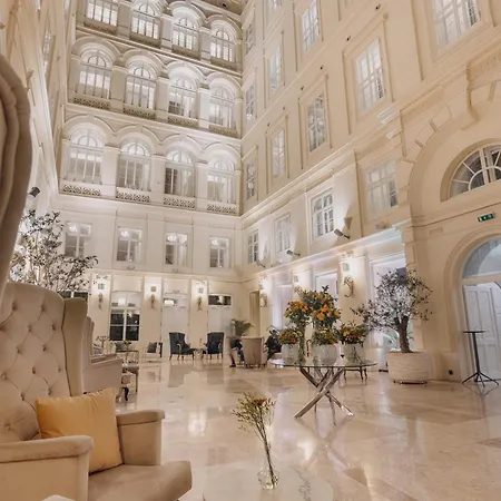 Grand Palace - Small Luxury Of The World 5*