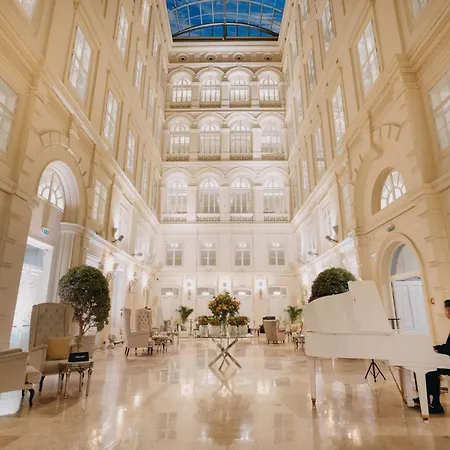 Grand Palace Hotel