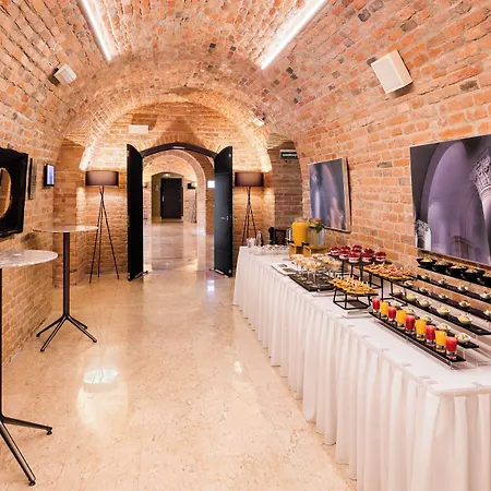 Grand Palace - Czech Leading