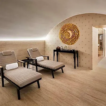 Hotel Grand Palace - Small Luxury Of The World 5*