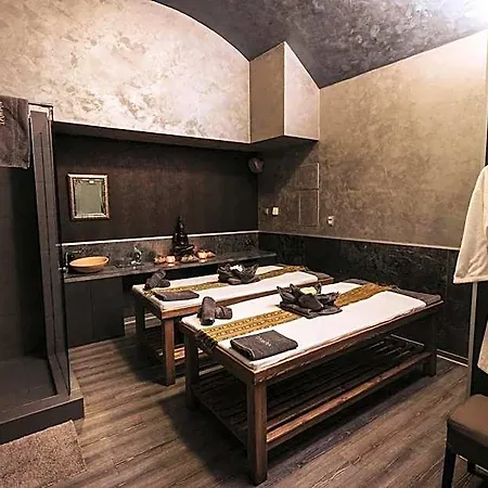 Hotel Grand Palace - Small Luxury Of The World 5*