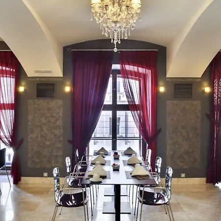 מלון Grand Palace - Small Luxury Of The World 5*